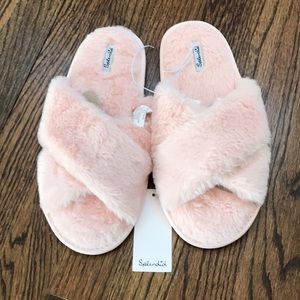 NWT, Splendid Pink Faux Fur Slippers!